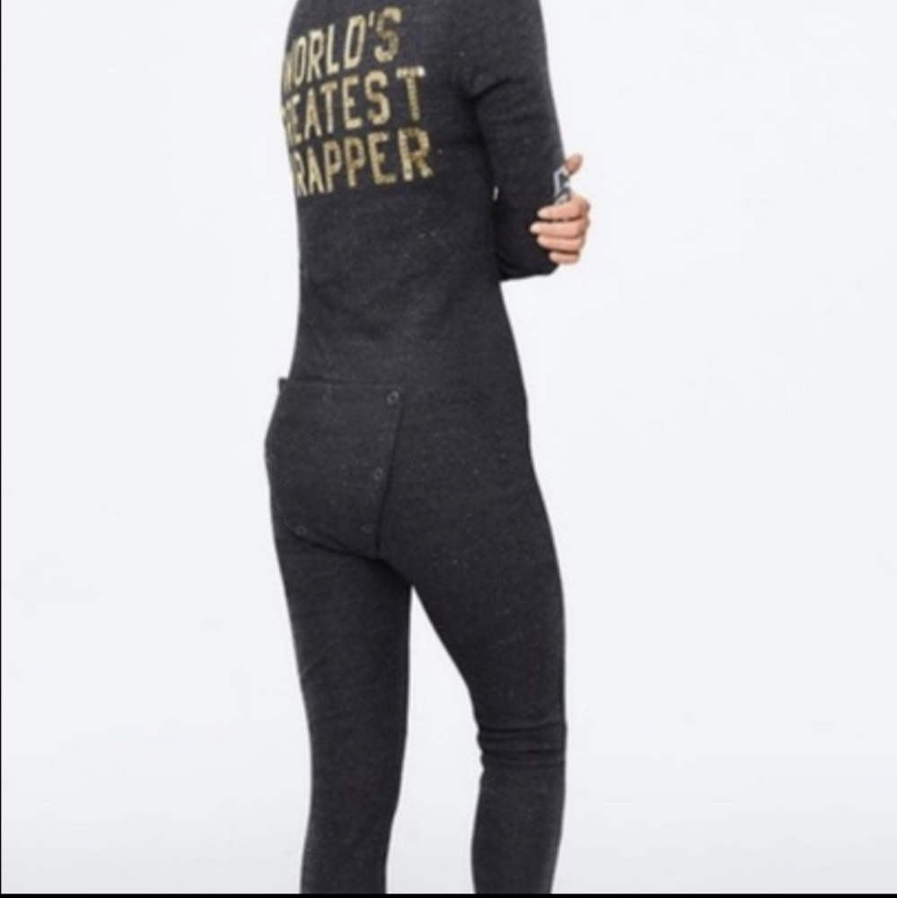 VS “World’s Greatest Wrapper” Onsie sz Small